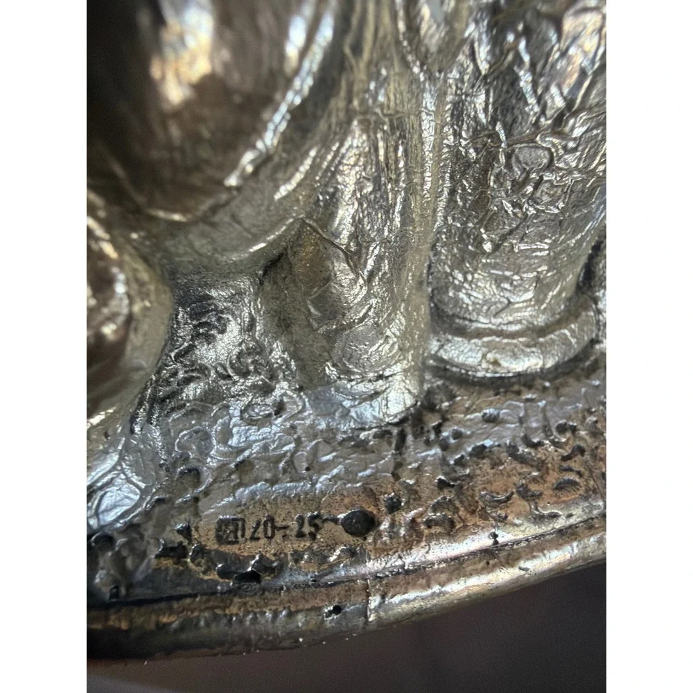 La Meridiana Elephant Base Centerpiece Bowl Frosted Green Scalloped Art Glass